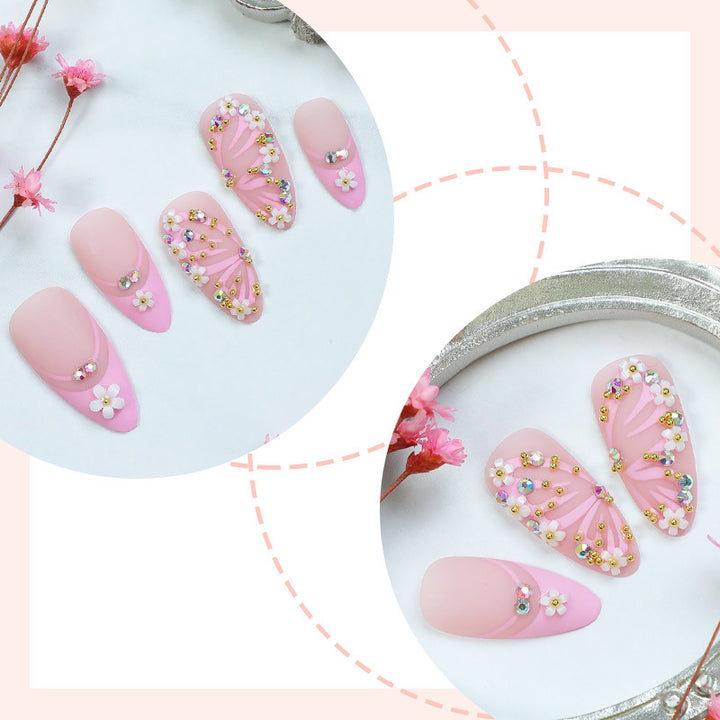 Dekoratives Press-On Nagelkunst-Set mit Schmuckstein- und Blumenakzenten Karnz