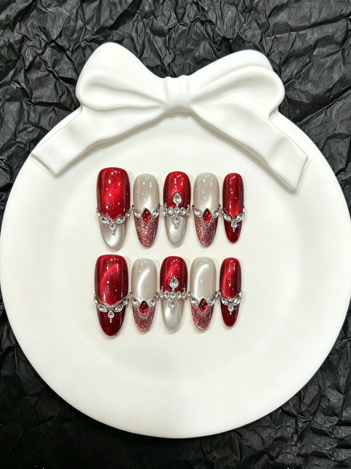 Glamouröses Press-On Nagelkunstset mit Strassakzenten  1791773888