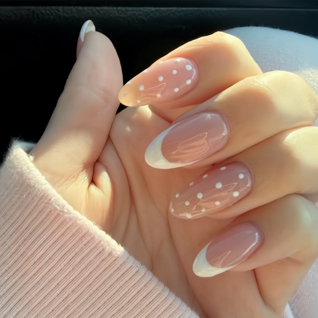 Künstlerisches French Tip Press-On Nagelset Karnz