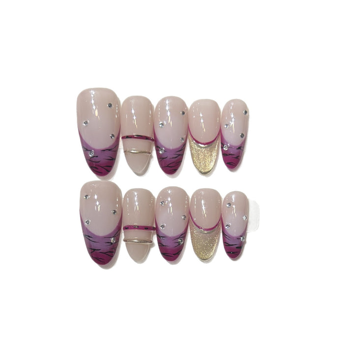 Künstlerisches Stiletto Press-On Nagelset mit Strassakzenten Karnz