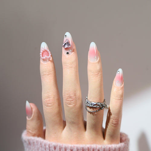 Kunstvolle Stiletto-Spitzen-Nagelkunst Karnz