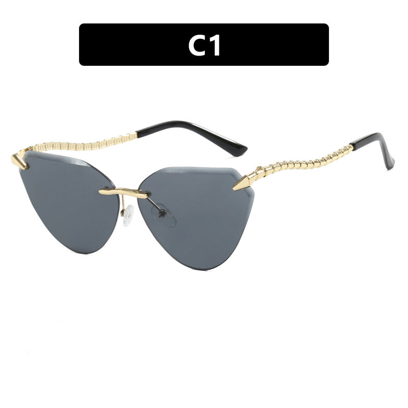 Damen Cat-Eye Sonnenbrille mit einzigartigem goldenen Rahmendesign und schützenden Gläsern Karnz