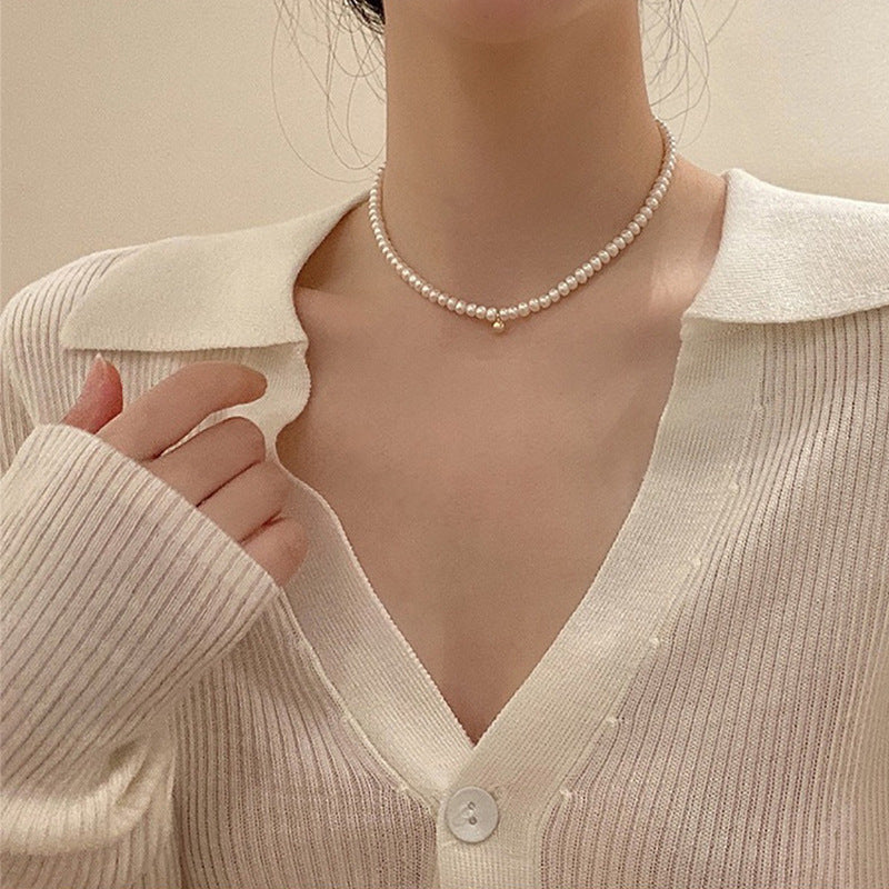 Zarte Perlenhalskette mit Eleganter Goldakzent Karnz