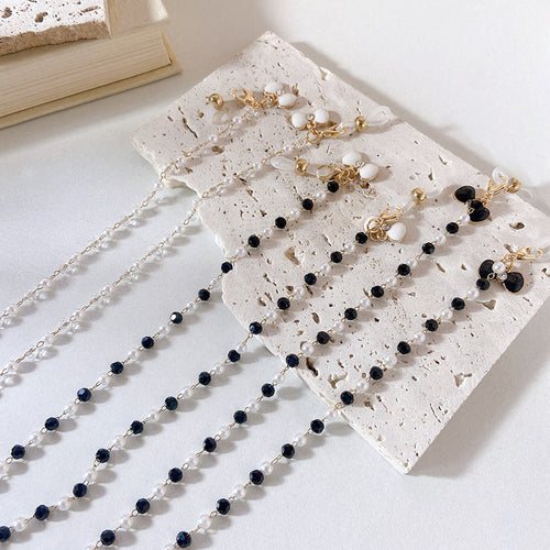 Elegante Ohrringe mit Perlen und Blütenanhängern Karnz