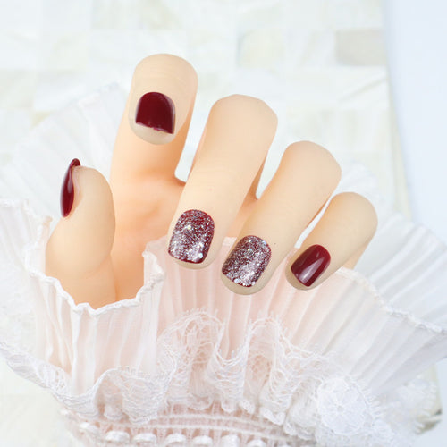 Glänzendes Press-On Nagelset mit Glitzerakzenten Karnz