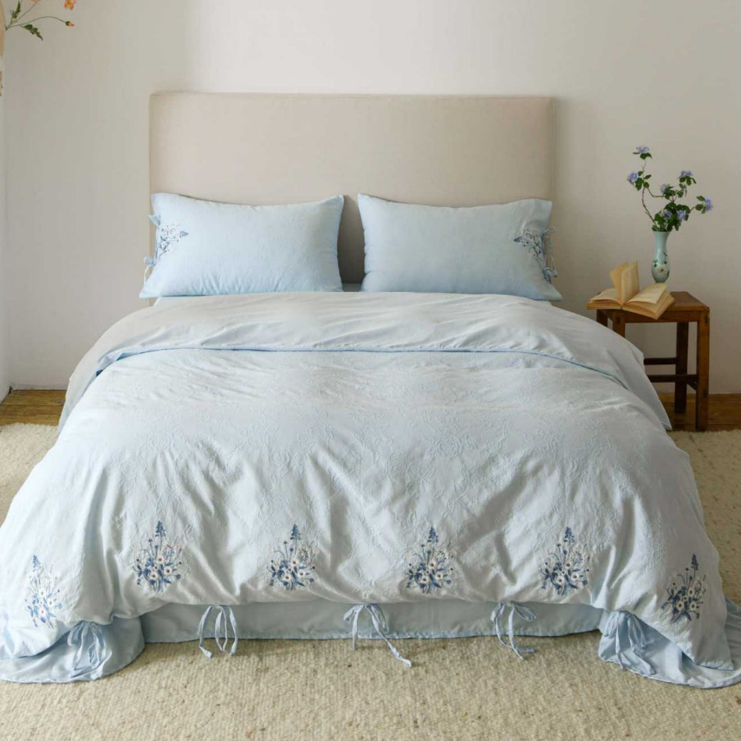 Besticktes Baumwoll-Leinen-Bettbezug-Set mit Bindeschlüssen und blauen floralen Motiven