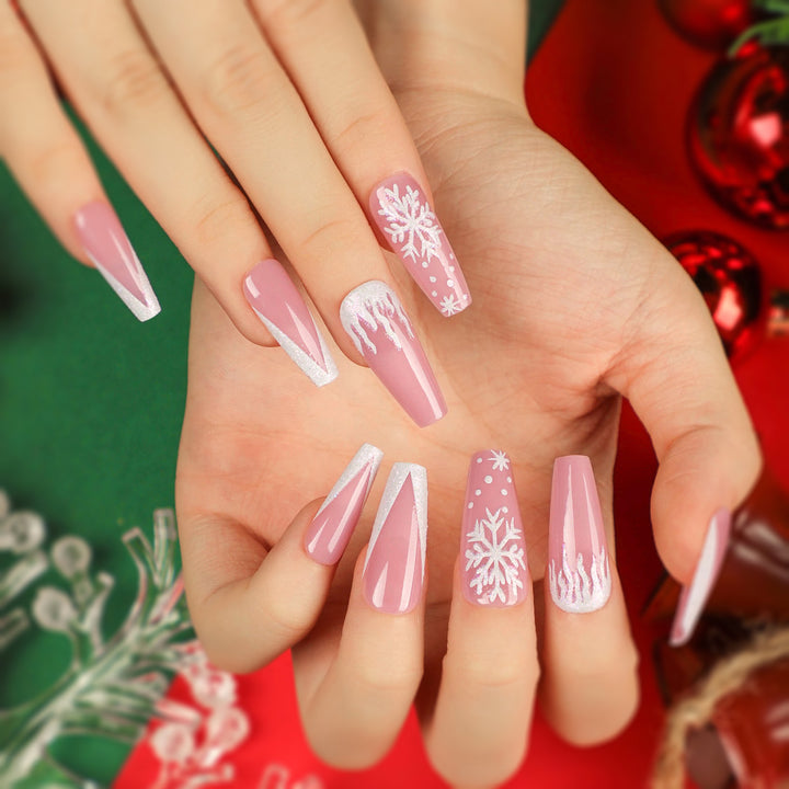 Kunstvolle Stiletto-Nägel mit Schneeflocken-Motiv Karnz