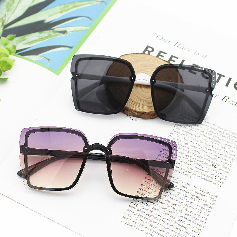 Damen Quadratische Sonnenbrille mit funkelnden Rahmenakzenten Karnz
