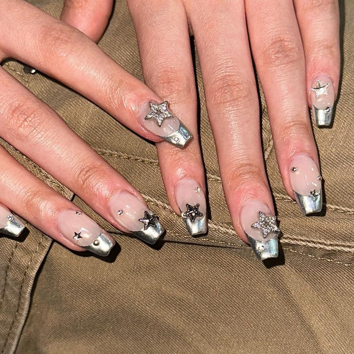 Glamouröse Acryl-Nägel mit funkelndem Sternen-Design Karnz