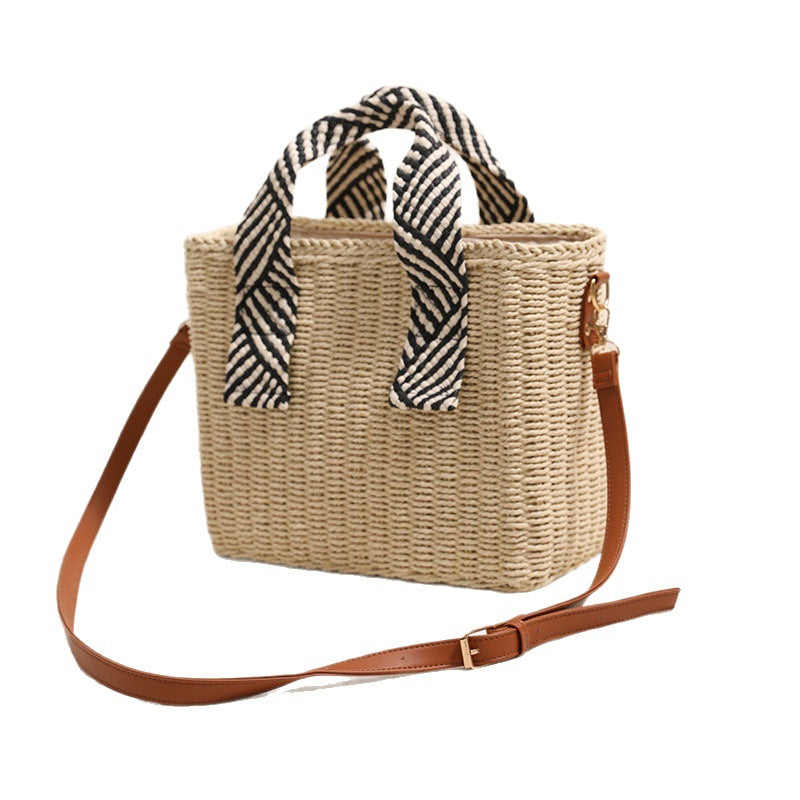 Damen Handtasche aus geflochtenem Naturmaterial mit modischem Detail Karnz