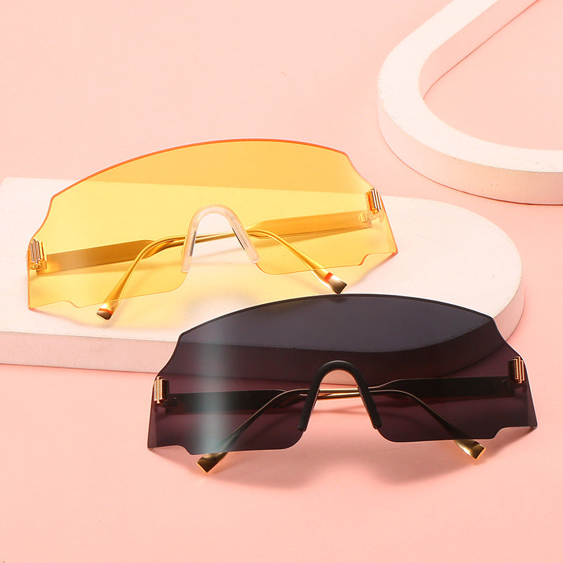 Damen sportliche Sicherheits-Sonnenbrille mit modernem, transparentem Design Karnz
