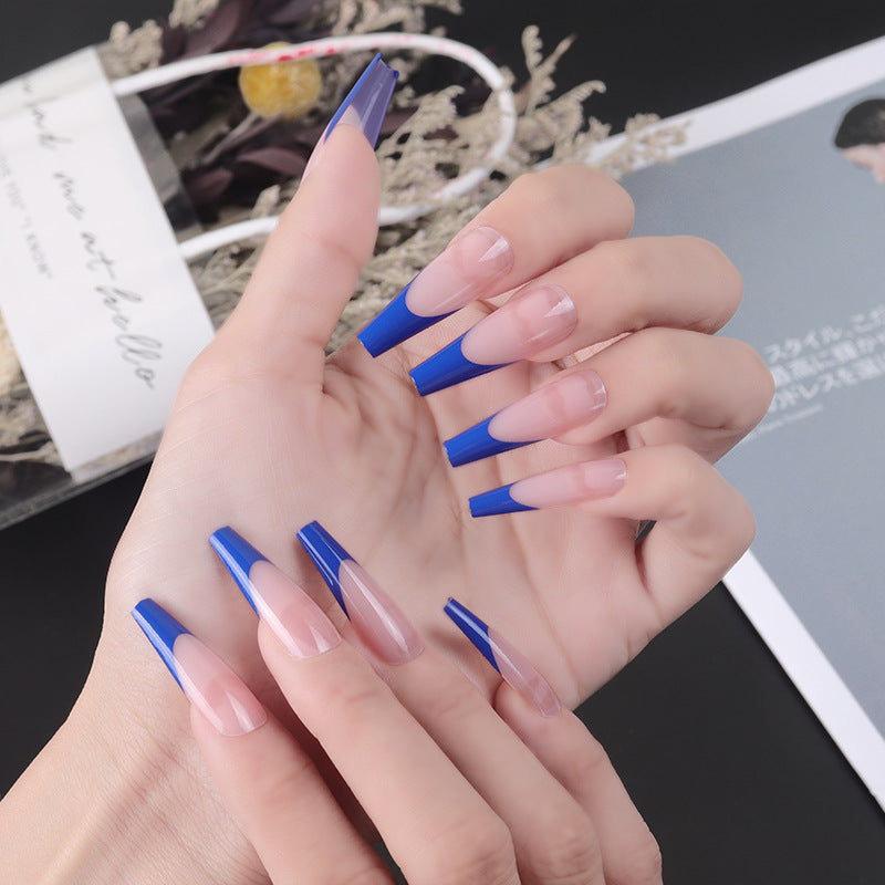 Elegantes Stiletto-Press-On-Nagelset mit zweifarbigen Design Karnz