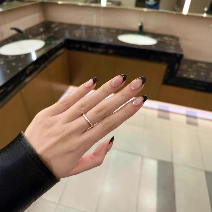 Elegantes französisches Spitzen-Press-On-Nageldesign