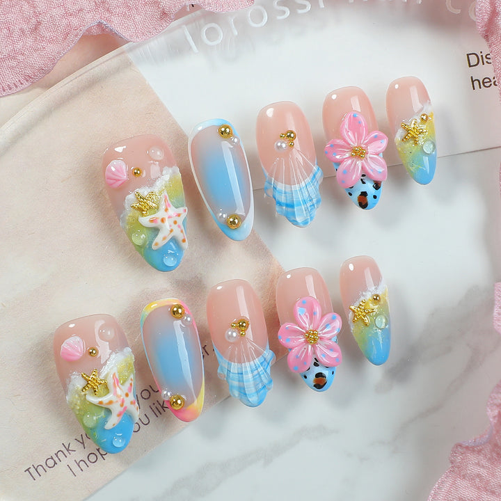 Kreatives Kunstnagelset mit maritimem Design Karnz