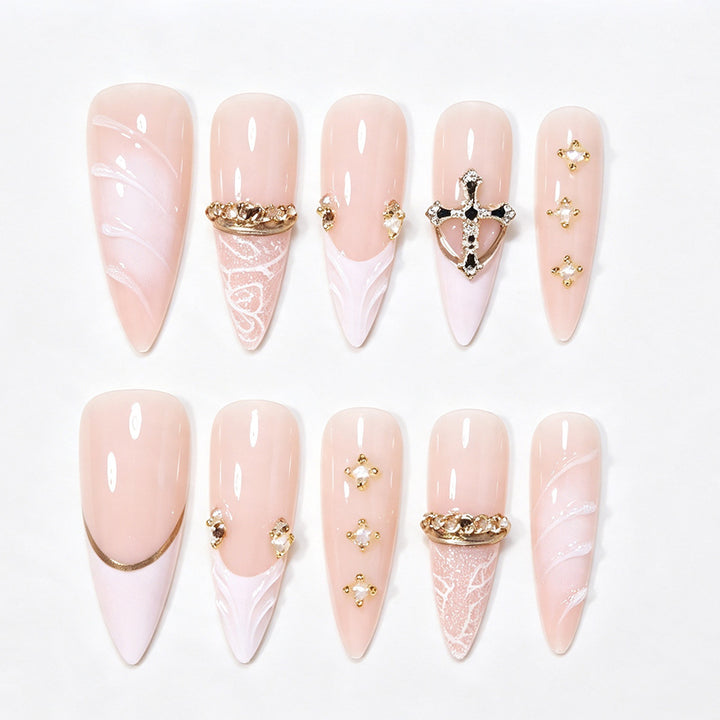 Elegante Stiletto Nagel Kunst Tipps mit Verzierungen Karnz