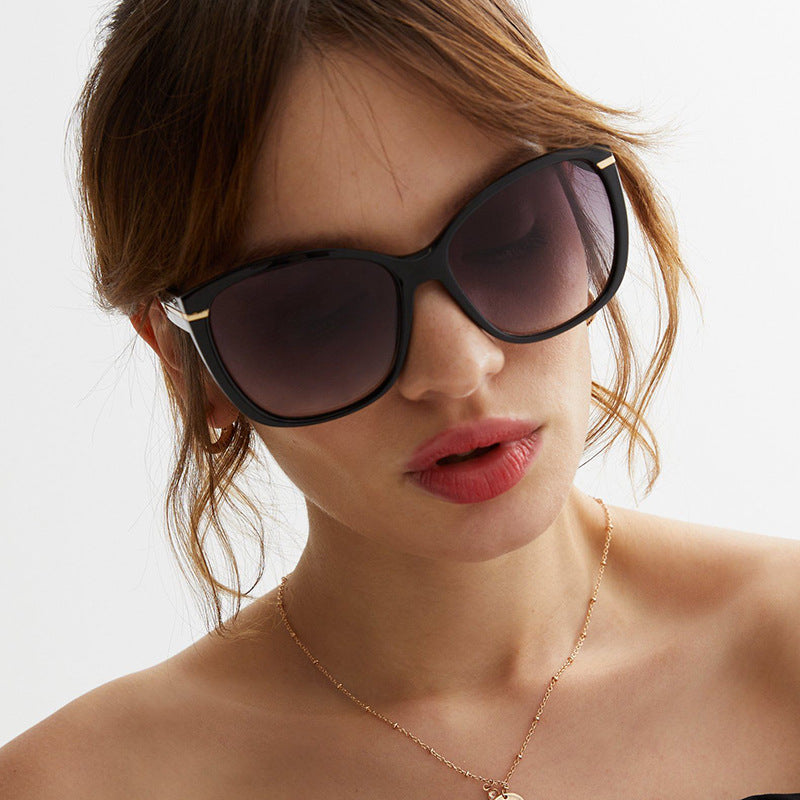 Damen oversized Sonnenbrille mit elegantem Kunststoffrahmen und schützendem UV-Filter Karnz