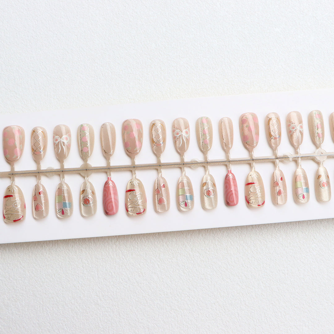 Dekoratives Press-On Nagelkunstset mit künstlerischen Designs Karnz