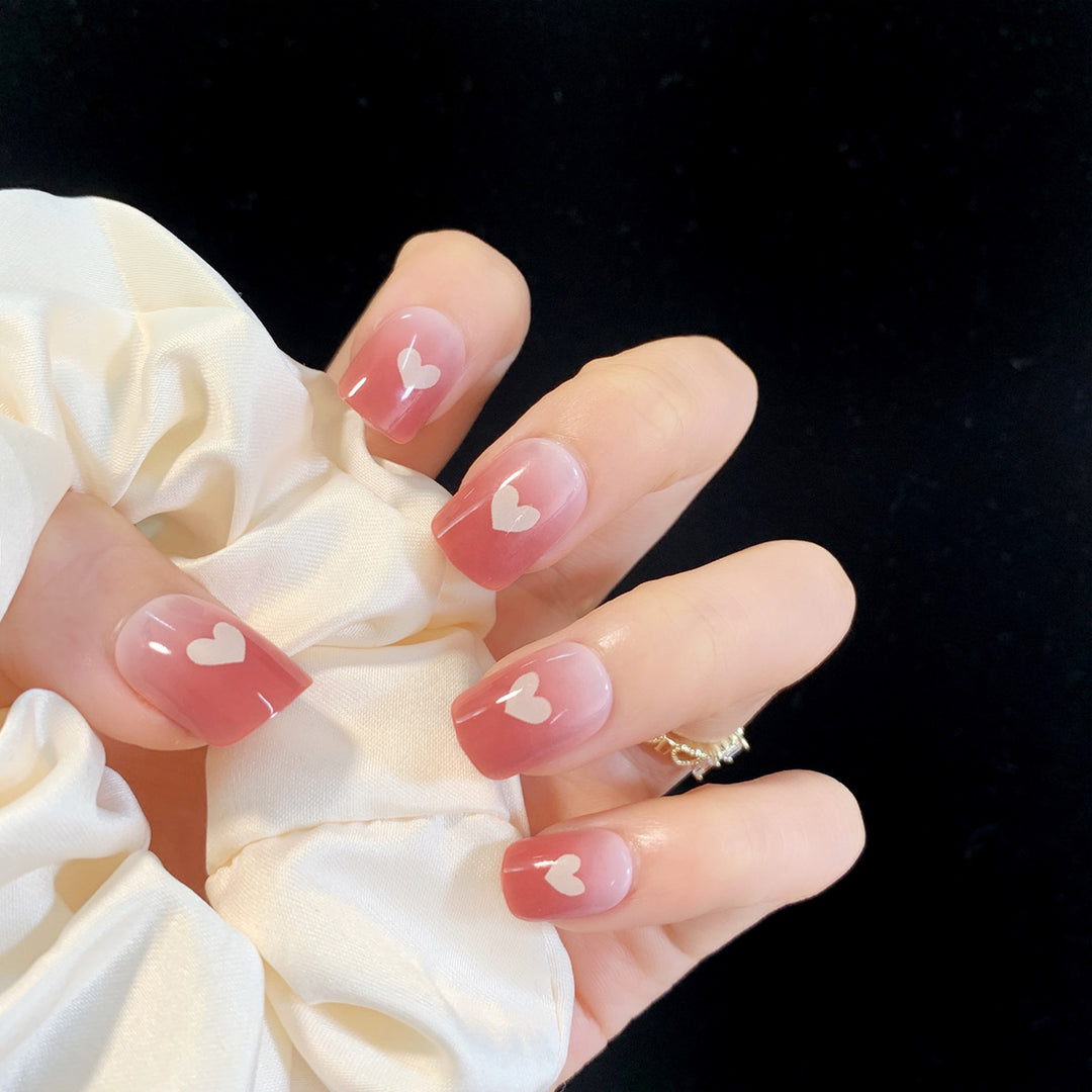 Kunstvolle Nagelverlängerungen mit elegantem Blattmuster Karnz