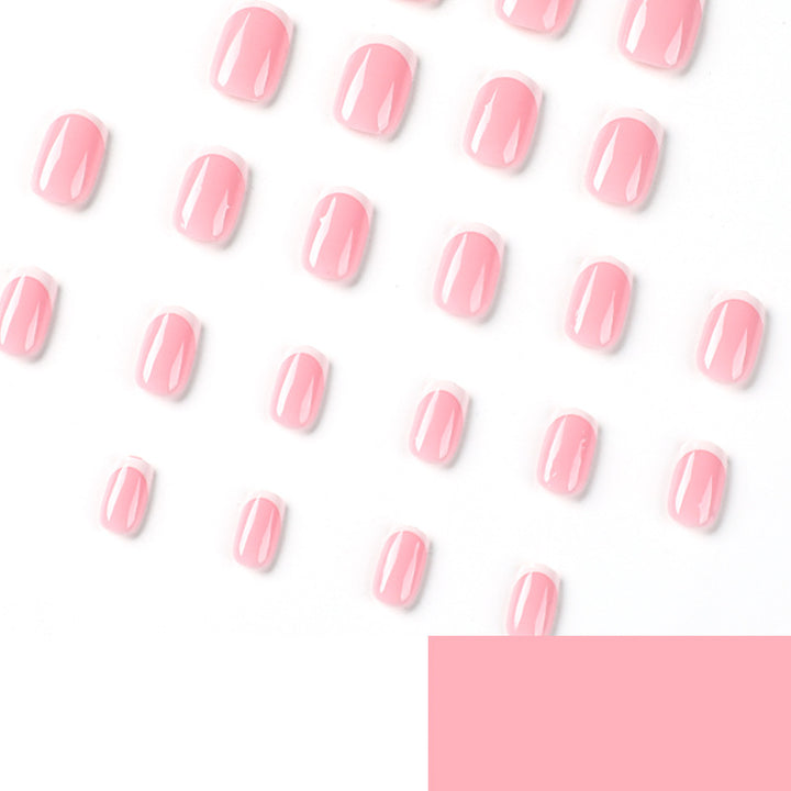 Kunstvolle Nagelverlängerungen mit klassischem französischen Design Karnz