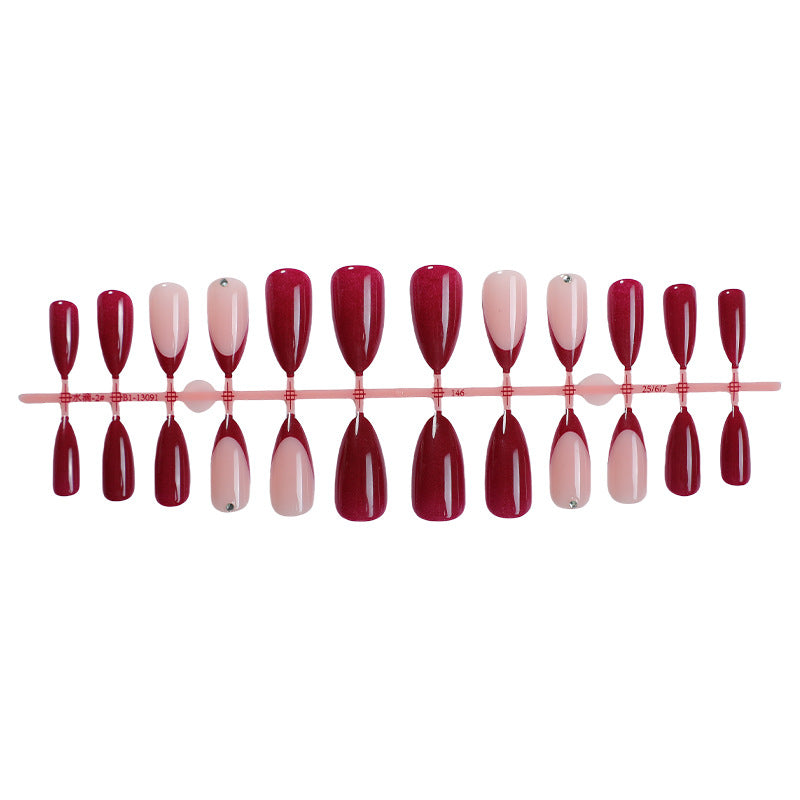 Premium Nail Art Press-On Set mit klassischem French Tip und Glitzerakzenten Karnz