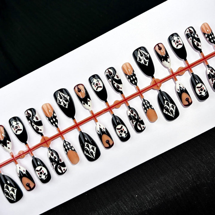 Künstlerisches Press-On Nagelkunstset mit Theaterdesigns