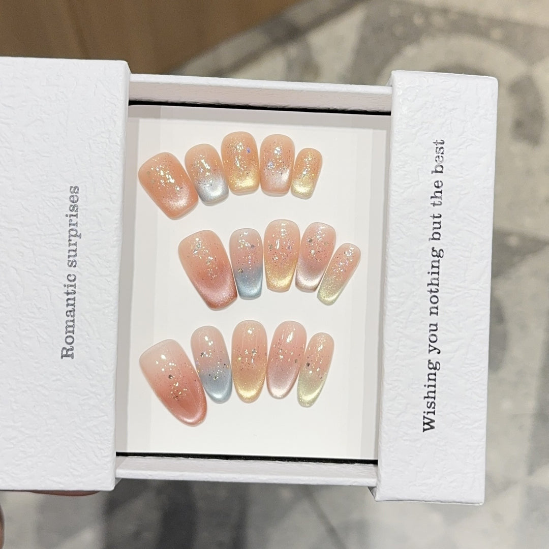 Elegante Kunstnagelspitzen mit Ombre-Effekt Karnz