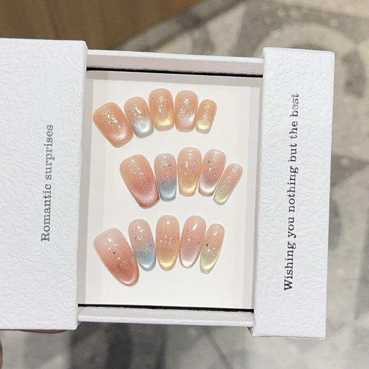 Elegante Kunstnagelspitzen mit Ombre-Effekt Karnz