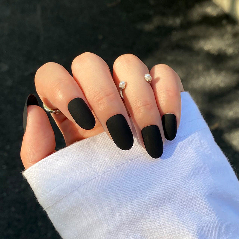 Künstliche Nagelverlängerungen im modernen Design Karnz