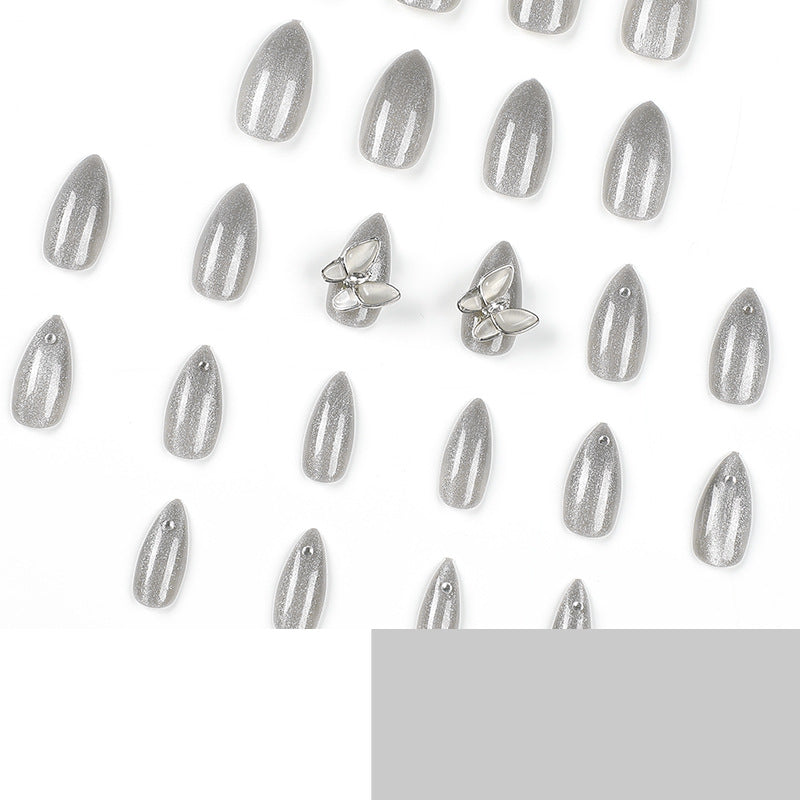 Glamouröse Stiletto-Nägel mit strahlendem Glitzer und elegantem 3D-Design Karnz