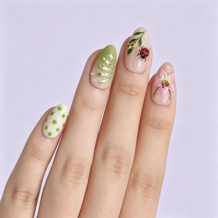 Künstlerisches Floral-dekoriertes Press-On Nagelset