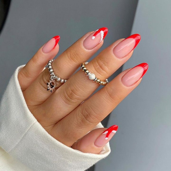 Kunstnagelset mit festlichem Winterthema Karnz