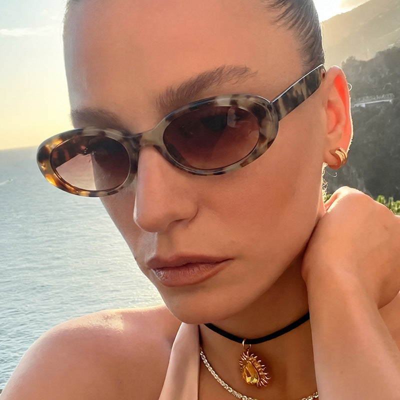 Damen ovale Sonnenbrille mit transparentem Effekt und UV-Schutz Karnz