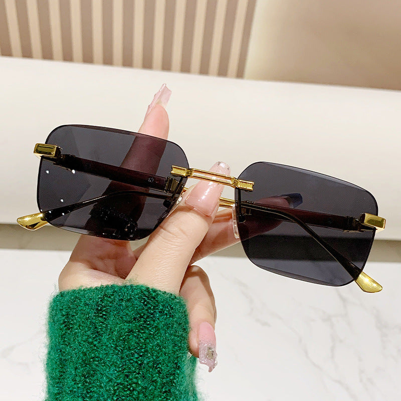 Damen modische rechteckige Sonnenbrille mit edlem Metallakzent Karnz