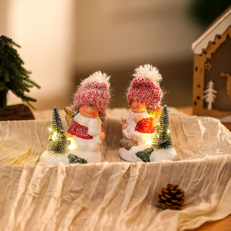 Niedliche Weihnachtsfigur mit Lichterschmuck Karnz