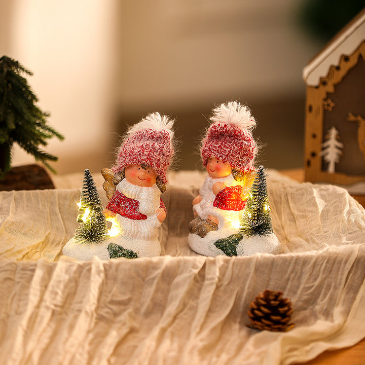 Niedliche Weihnachtsfigur mit Lichterschmuck Karnz