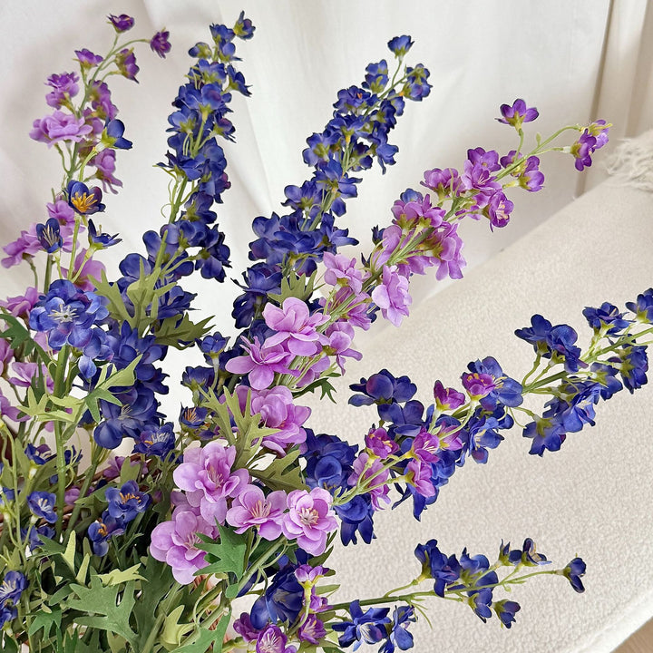 Künstlicher Blütenzweig mit detailreichen roten Blüten Karnz