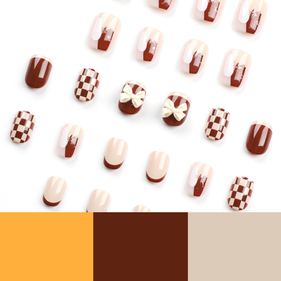 Kreative Nagelkunst mit modernen Mustern und Schleifenmotiven Karnz