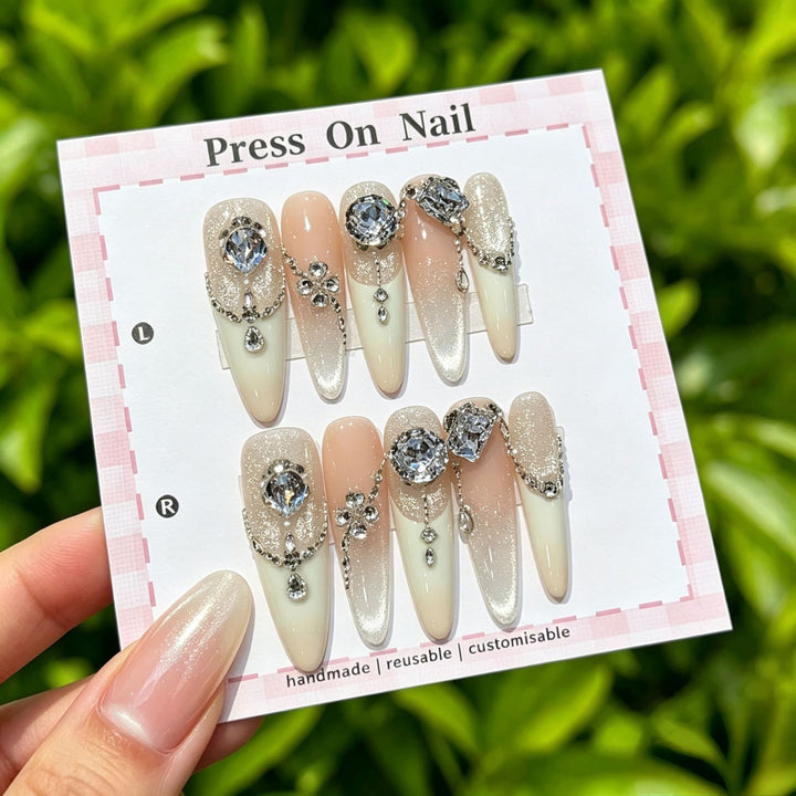 Künstlerisches Press-On-Nagel-Set mit floralen und grafischen Designs