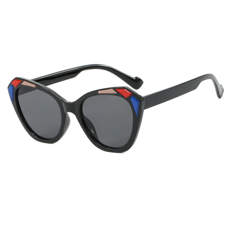 Damen Katzenaugen-Sonnenbrille mit modischen Details Karnz