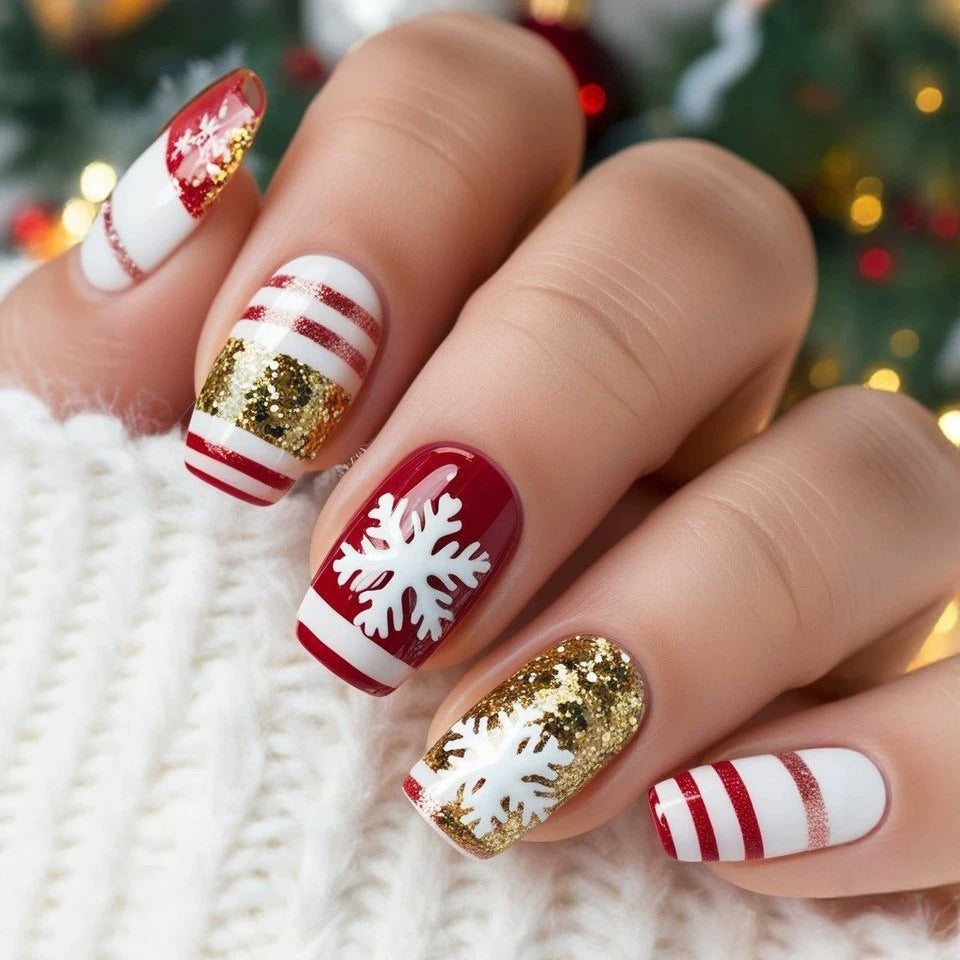 Weihnachts-Kunstnägel mit Festlichem Glitzer-Design Karnz