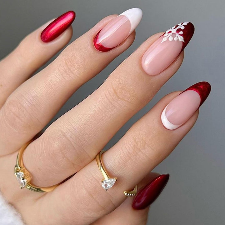 Kunstnagelset mit festlichem Winterthema Karnz