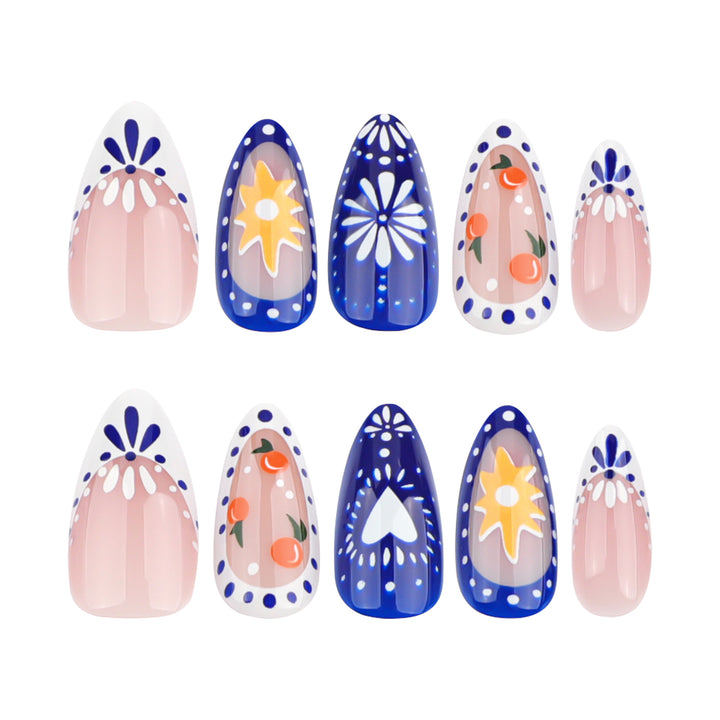 Kunstvolle Nagelkunst mit tropischen Motiven Karnz