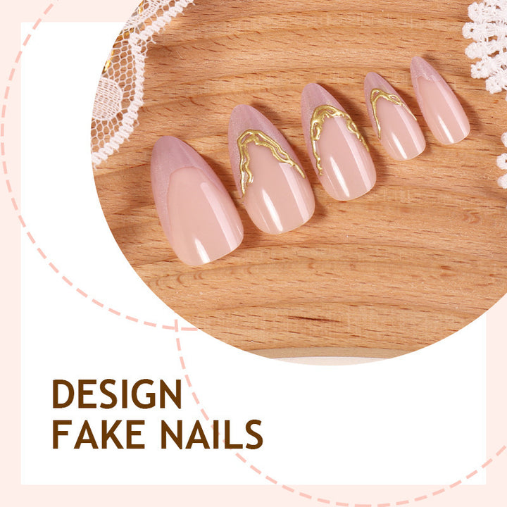Kunstnagelset mit elegantem Goldakzent und blütenförmiger Form Karnz
