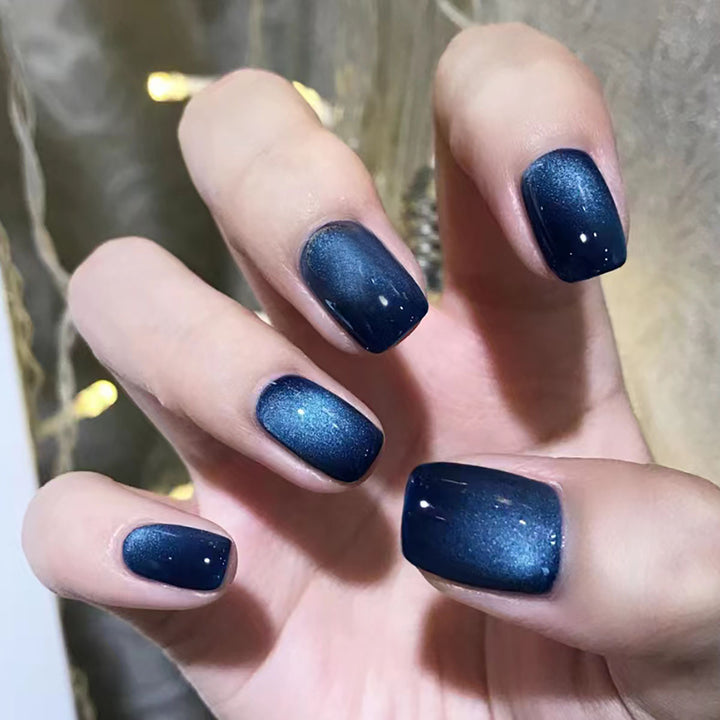 Glänzendes Press-On-Nagelkunst-Set mit blauer Schimmer-Oberfläche
