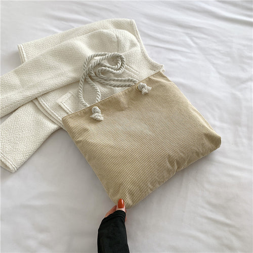 Texturierte Kordelzug-Tasche