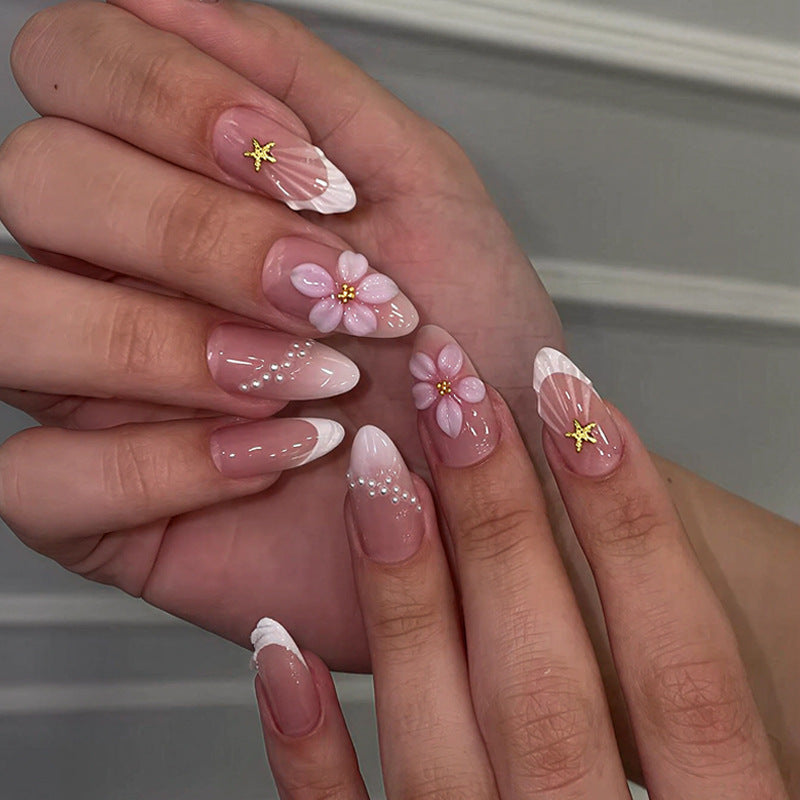 Kunstnagelset mit eleganten Blüten- und Glitzerakzenten Karnz
