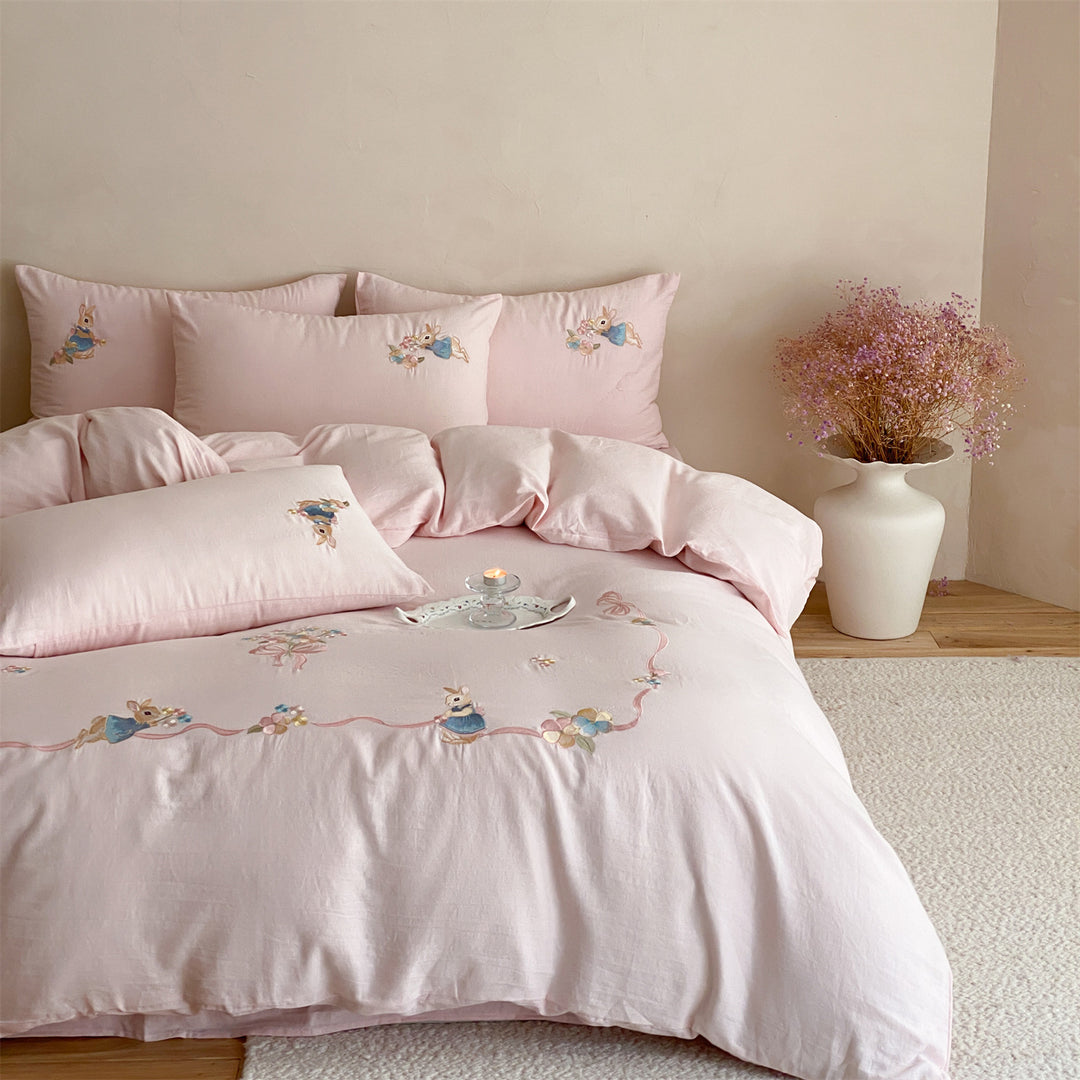 Besticktes Baumwoll-Bettwäsche-Set mit Bunny-Applikation und dekorativen Kissenbezügen