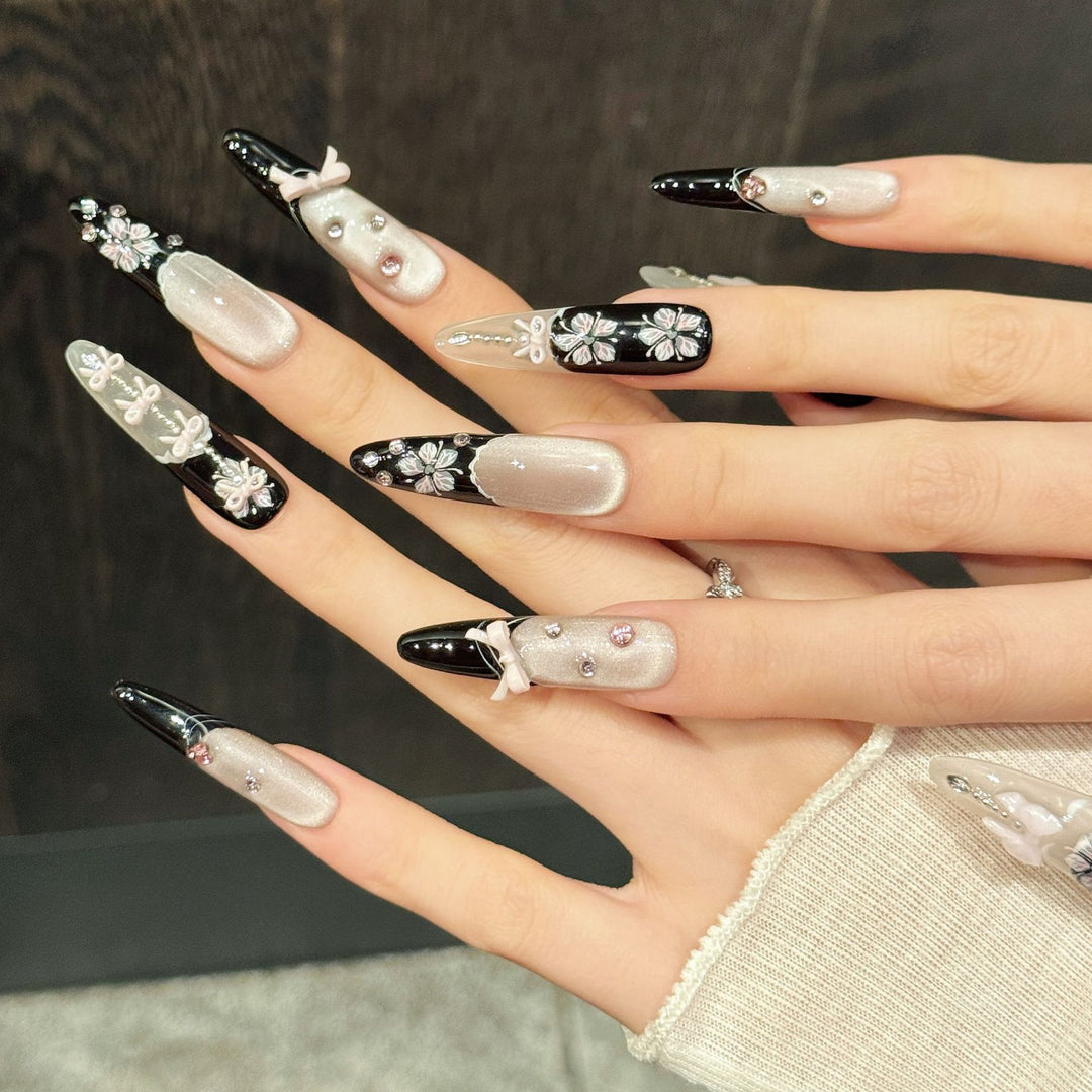 Blumenverzierte Press-On Nagelkunst Set