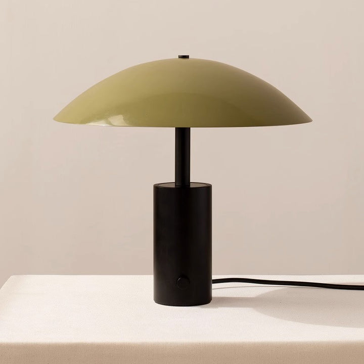 Moderne Minimalistische Tischlampe mit schlankem Design