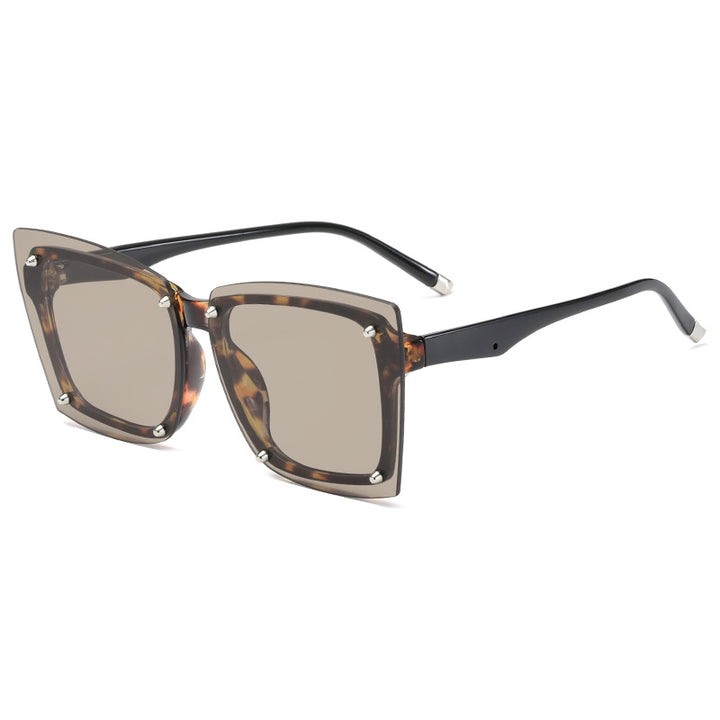 Damen statement Sonnenbrille mit stilvollem quadratischen Rahmen und modischen Akzenten Karnz